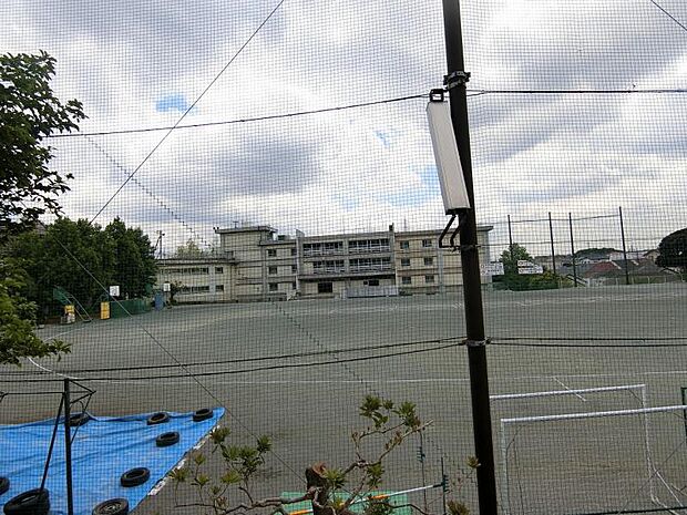 長沢中学校まで約1027ｍ