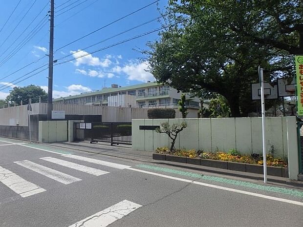 若草小学校まで約753m
