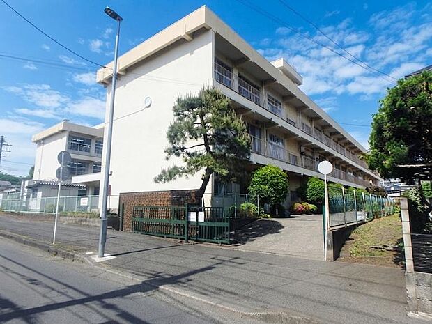緑台小学校まで約742m