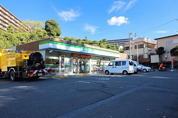 ファミリーマート 町田南大谷店まで約659ｍ