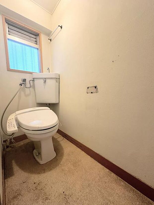 マンションには珍しい窓のついたトイレです。