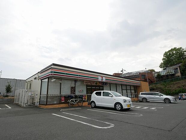 セブンイレブン町田小山ヶ丘6丁目店まで約216ｍ