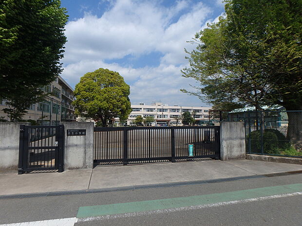 忠生小学校まで約224m
