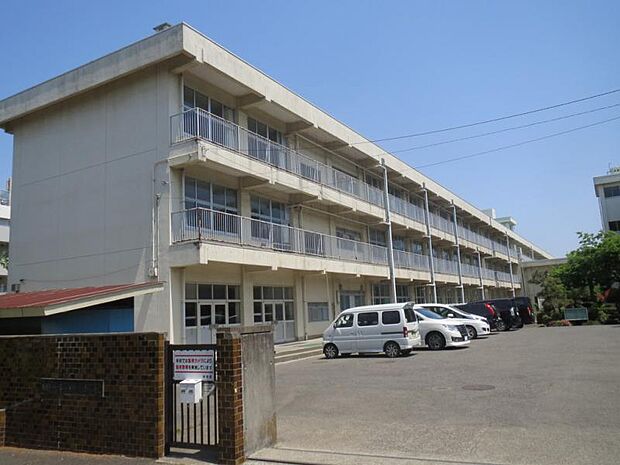 鶴の台小学校まで約137ｍ