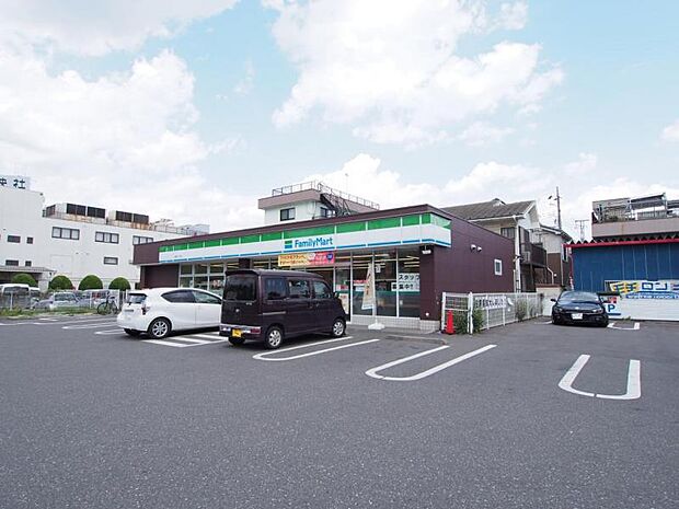 ファミリーマート清新6丁目店まで約205〜240m