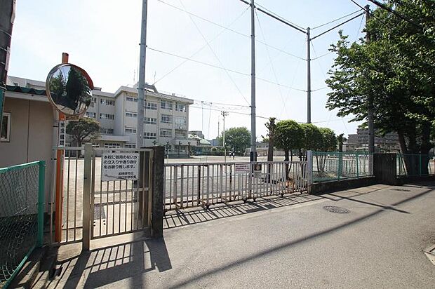 谷口中学校まで約1640〜1744m