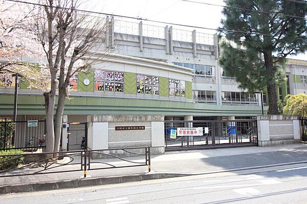 西生田小学校まで約496ｍ