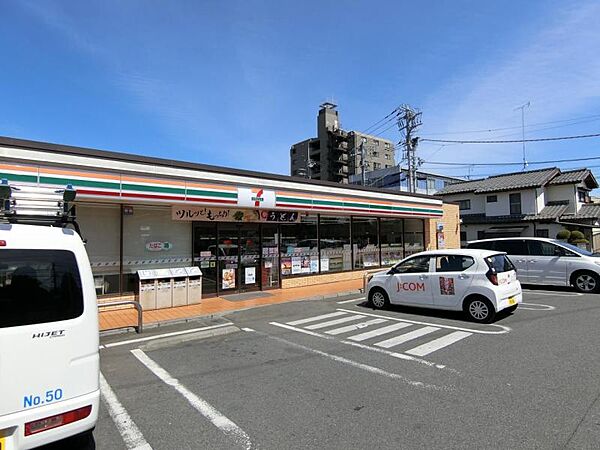セブンイレブン相模原淵野辺本町4丁目店まで約585ｍ