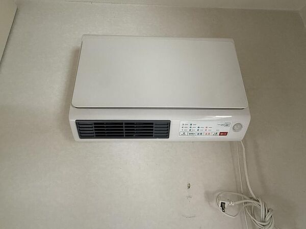 洗面室暖房付きです。