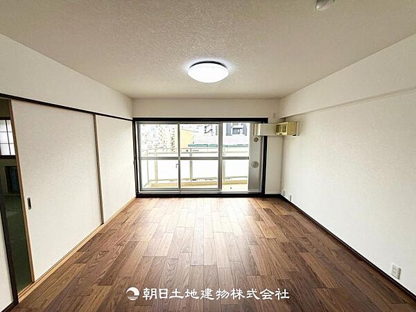 家事をしながら眺めるリビングの風景です。