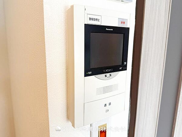 TVモニター付きインターフォンは来客者の顔が見えて安心ですね。