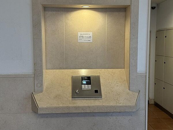 オートロックです。