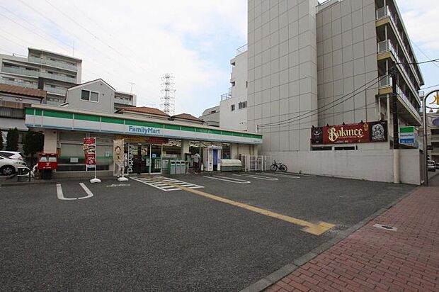 ファミリーマート町田中町2丁目店まで約204m (徒歩3分)