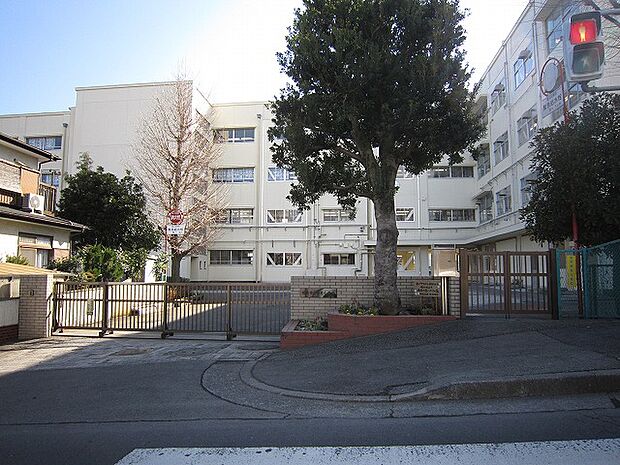 奈良小学校まで約403m