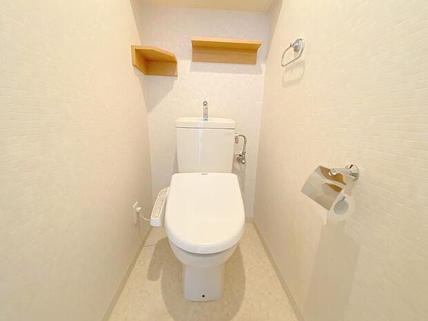 毎日使うトイレには快適な温水洗浄便座付！