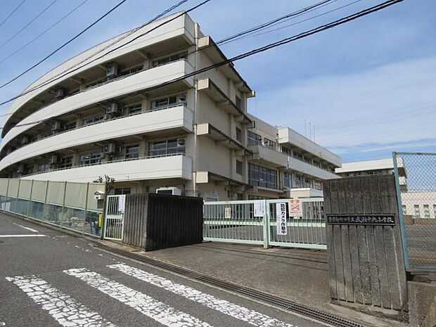 成瀬中央小学校まで約214ｍ