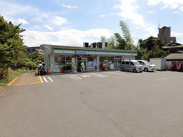 ファミリーマート川崎東百合丘店まで約729m