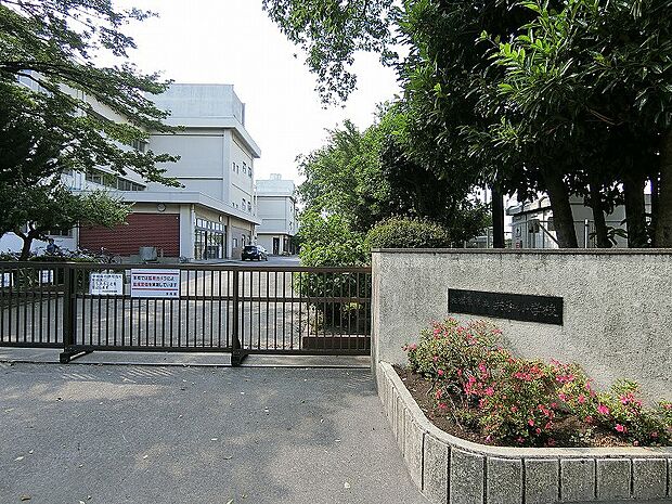 共和小学校まで約829〜847m