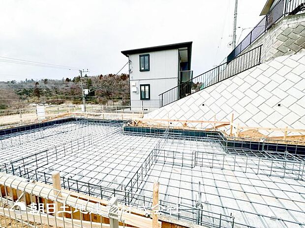 開発分譲地内に公園もあります。お子様を安心して遊ばせることができます。