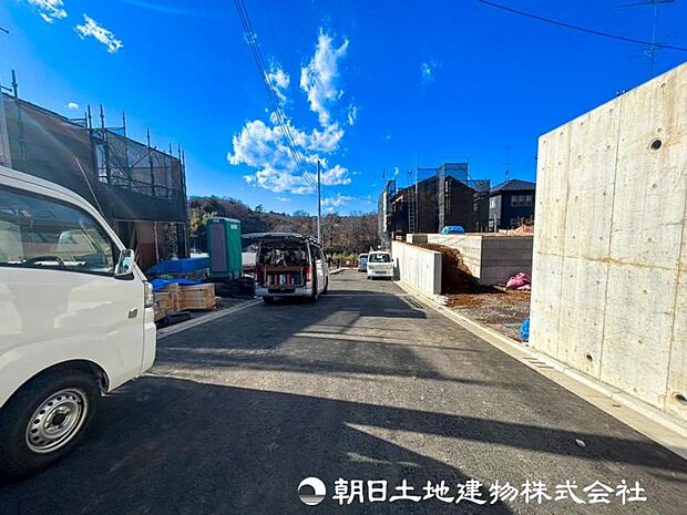 開発分譲地内に公園もあります。お子様を安心して遊ばせることができます。