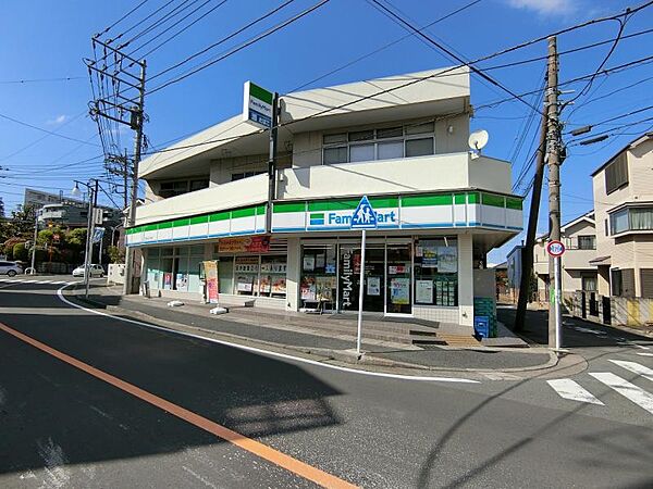 ファミリーマート百合丘三丁目店まで約133ｍ