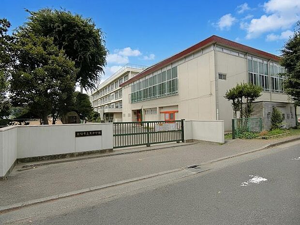 東中学校まで約878m(徒歩11分)