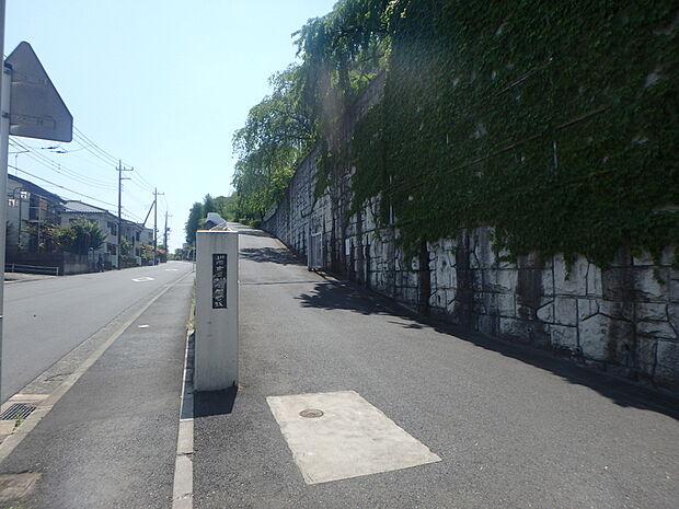 柿生中学校まで約1561ｍ