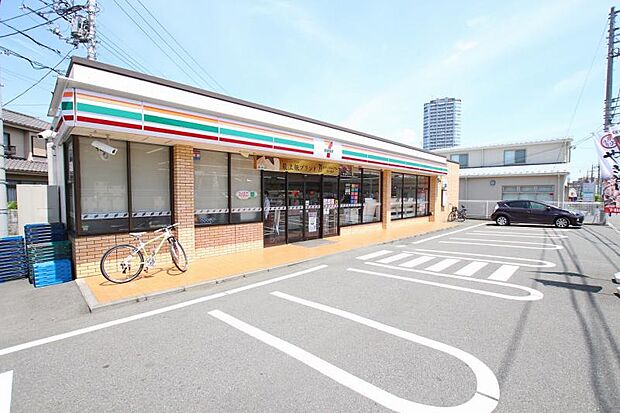 セブンイレブン横浜長津田駅西口店まで約349m