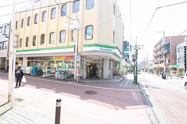 ファミリーマート相模原東林間駅前店まで約810ｍ