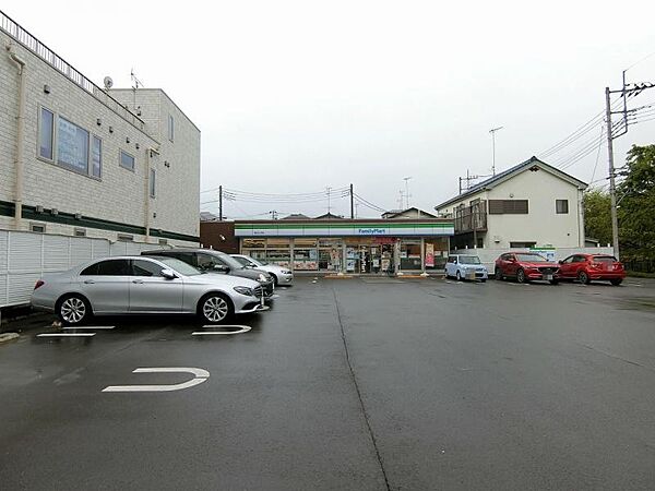 ファミリーマート橋本五丁目店まで約376ｍ