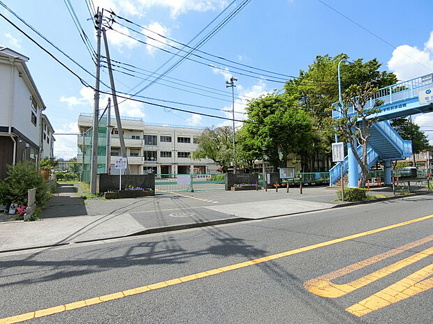 小山小学校まで約1287m