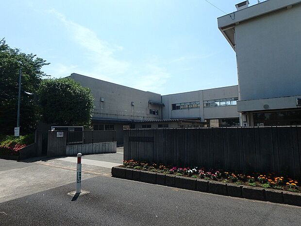 旭中学校まで約1585ｍ