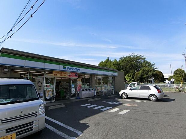 ファミリーマート大和西鶴間店まで約715〜765ｍ