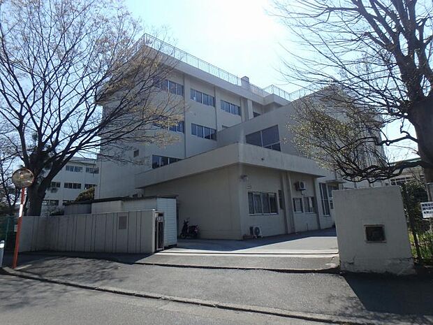 入谷小学校まで約408〜451ｍ