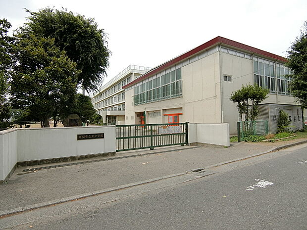 東中学校まで約943m