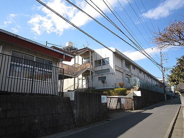 田奈中学校まで約1322〜1359m