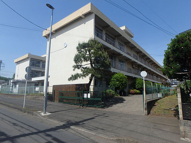 緑台小学校まで約645m