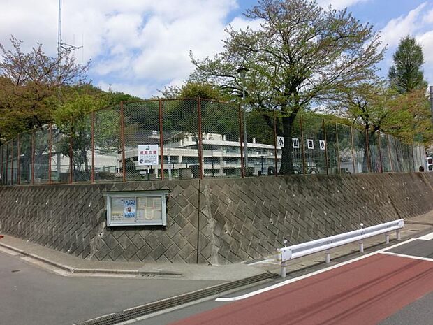 小山田小学校まで約196〜235m