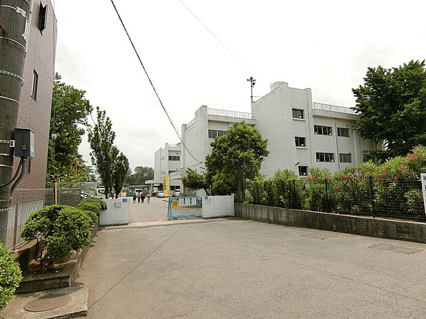 ひばりが丘小学校まで約290〜317ｍ