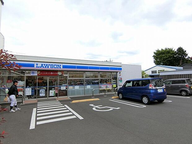 ローソン町田忠生二丁目店まで約184m