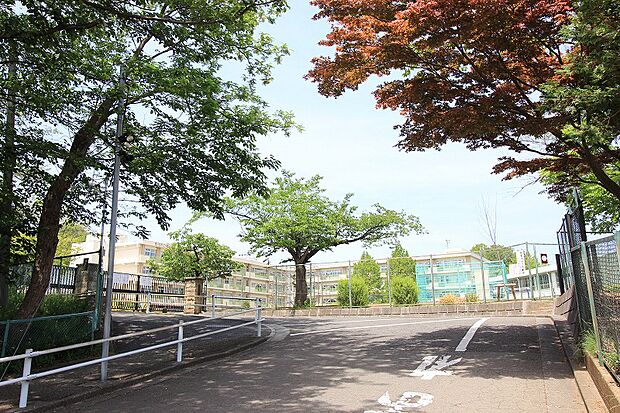 鶴川第二小学校まで約509m