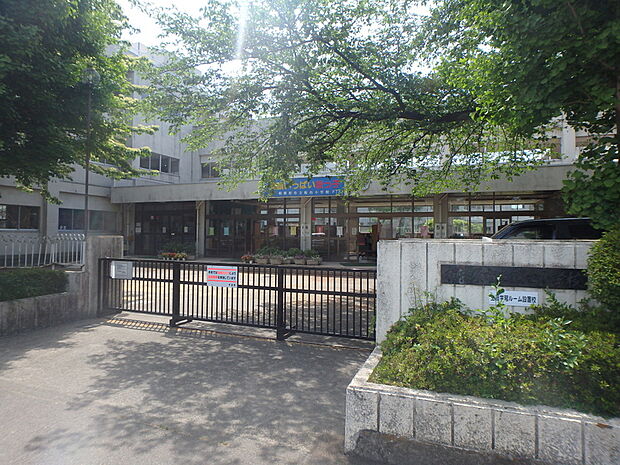 桜台小学校まで約638m