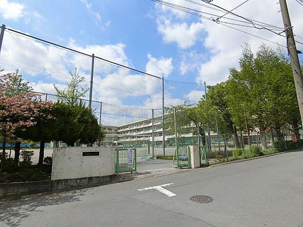 町田市立鶴川第二中学校まで約1253m