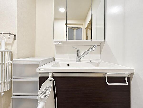 室内を見やすくするため、家具等を画像加工により消去しております。