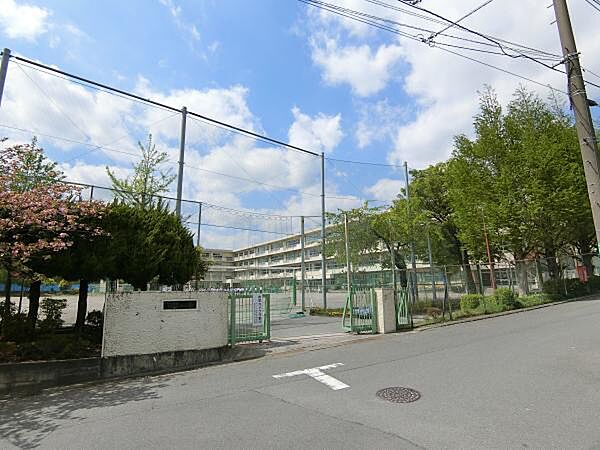 町田市立鶴川第二中学校まで約1014ｍ