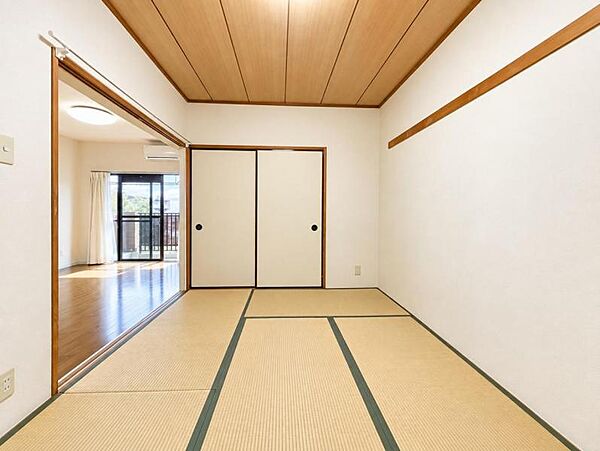 室内を見やすくするため、家具等を画像加工により消去しております。