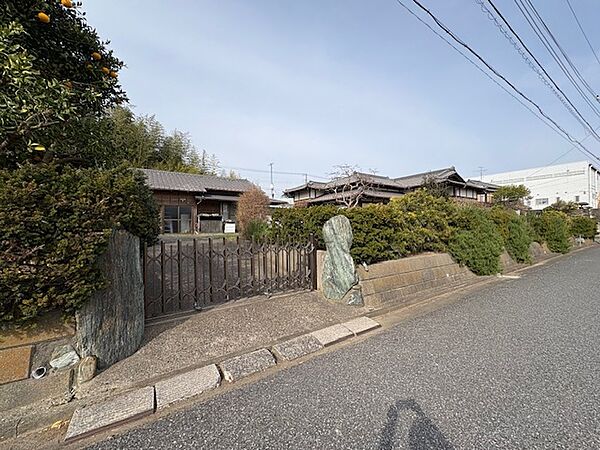 続き間和室に広縁があり、どこか懐かしくもある趣ある空間