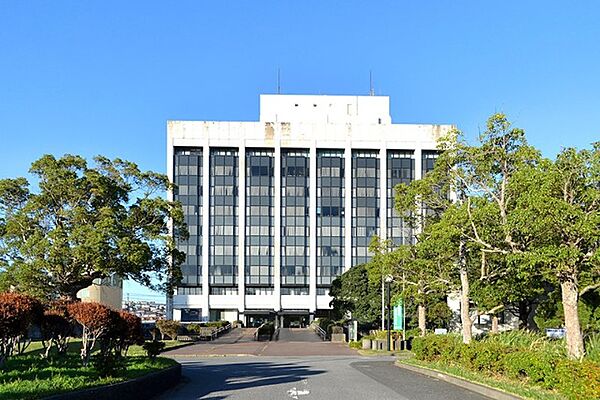 役所「君津市役所まで2052m」