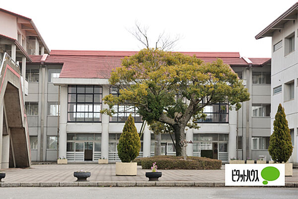 中学校「袖ケ浦市立蔵波中学校まで1144m」