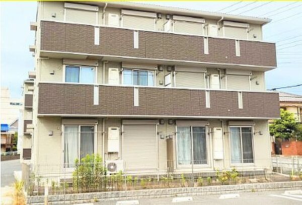 賃貸マンション2棟+賃貸戸建2棟+貸し駐車場付きの大型物件！